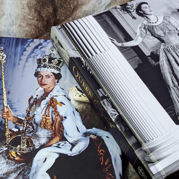 Hardcover The Treasures of Queen Elizabeth II by Tim Ewart - Picture 6 of 8